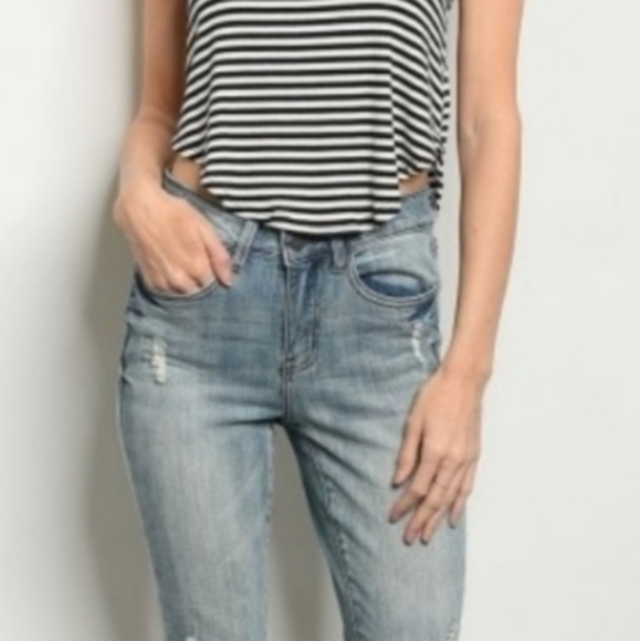 Women's Distressed Denim Skinny Jeans | Light Blue Riva Curve (5) - Picture 3 of 7